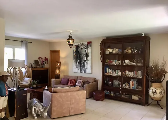 Hibiscus Villa *