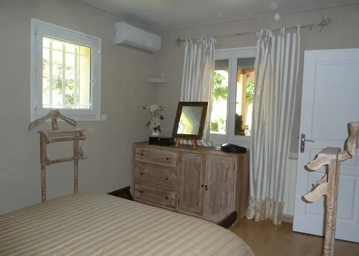 Hibiscus Villa *
