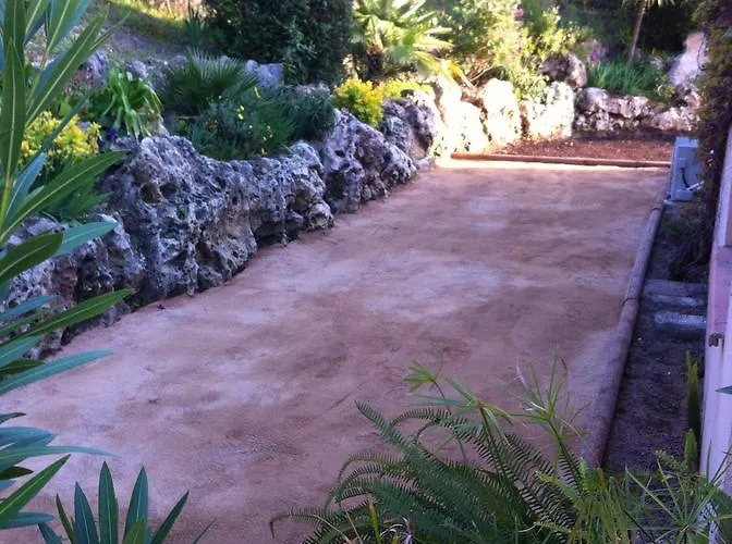 Hibiscus Villa *
