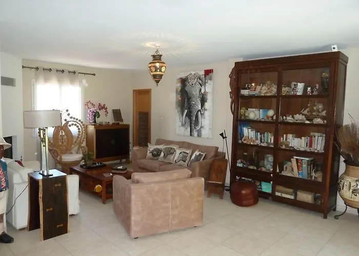 Hibiscus Villa *